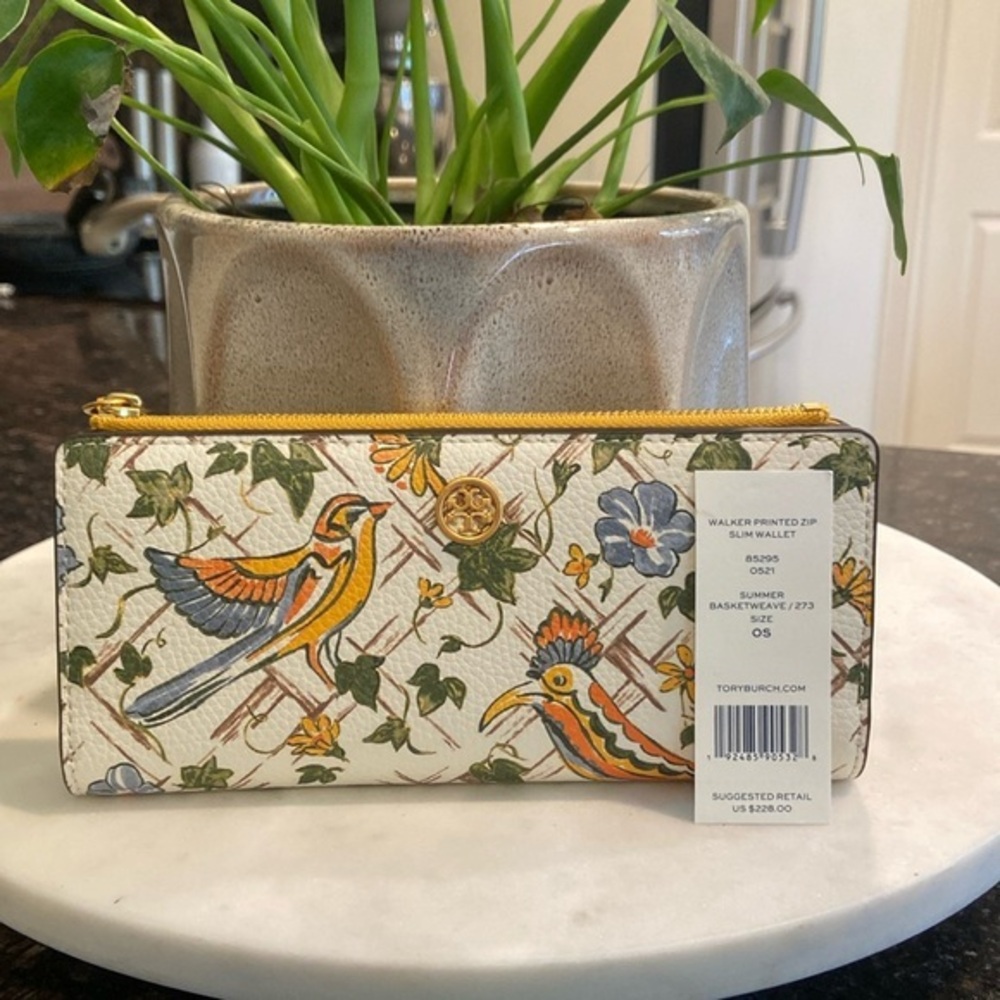 🌿quick sale🌿 NWT Tory Burch Walker Printed Zip Slim Wallet